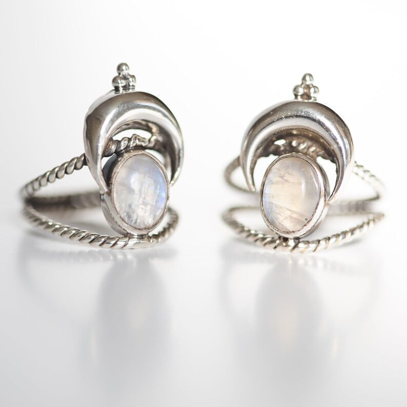 🔥Oval Rainbow Moonstone Moon Phase Ring